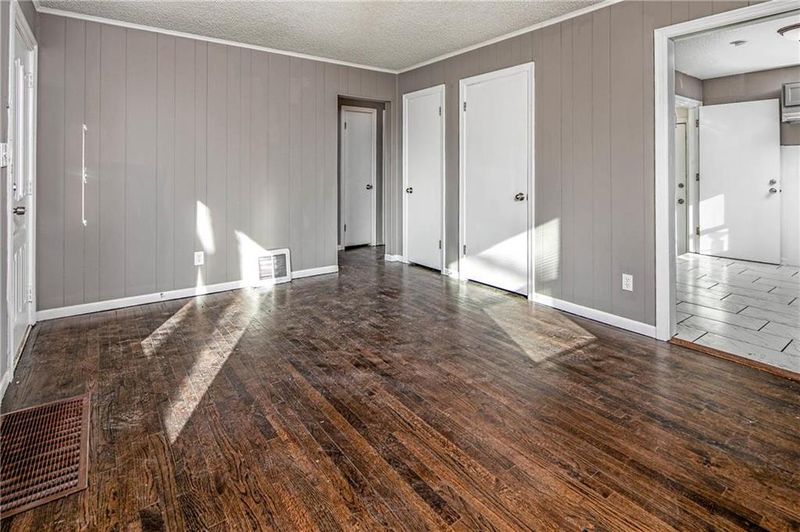 4214 E 36th St, Kansas City, MO 64128