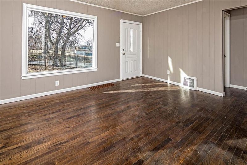 4214 E 36th St, Kansas City, MO 64128