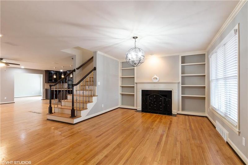 6501 W 65th Ter, Overland Park, KS 66202