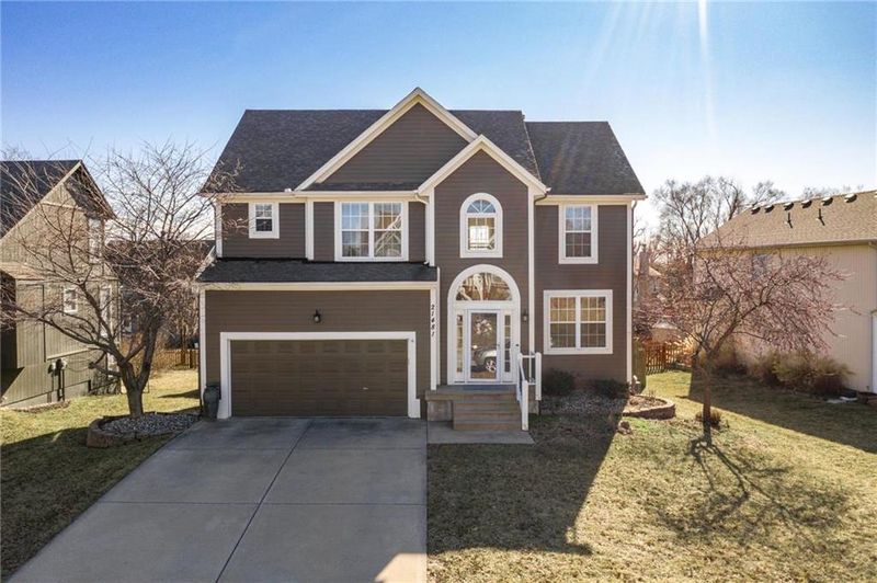 21481 W 121 St, Olathe, KS 66061
