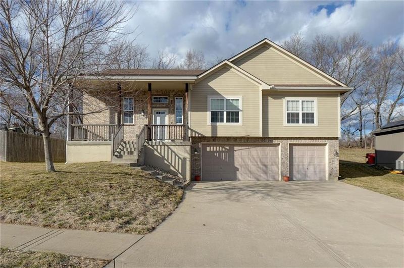 19404 E 14th St, Independence, MO 64056