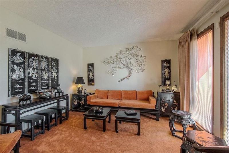 7100 E 70th St, Kansas City, MO 64133