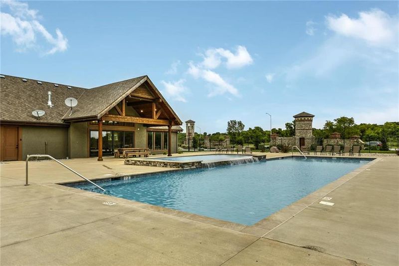4895 NW Ridgewood Ct, Riverside, MO 64150