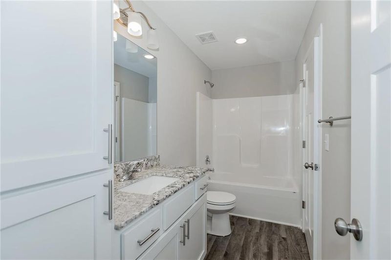 10726 E 46th Ter, Kansas City, MO 64133