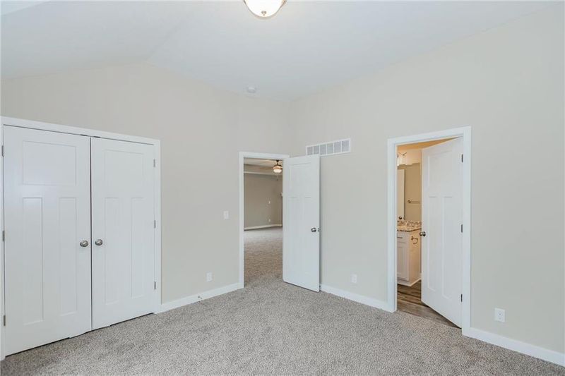 10726 E 46th Ter, Kansas City, MO 64133