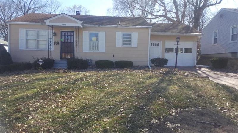 10509 E 28th St S St, Independence, MO 64052