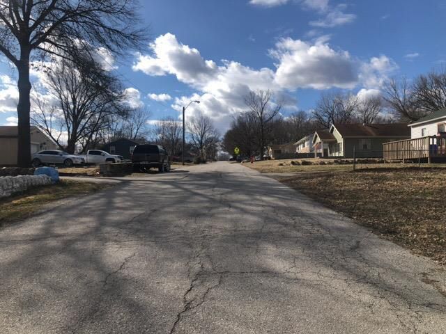 2132 E 83rd Ter, Kansas City, MO 64132
