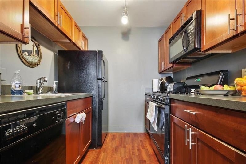 600 E 8th St #2N, Kansas City, MO 64106