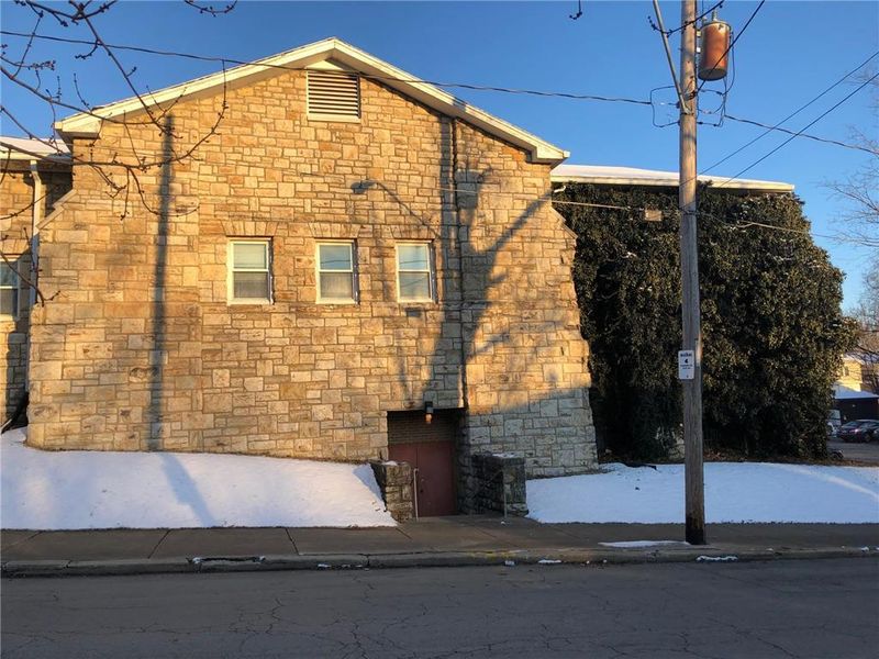5007 E 24th St, Kansas City, MO 64127