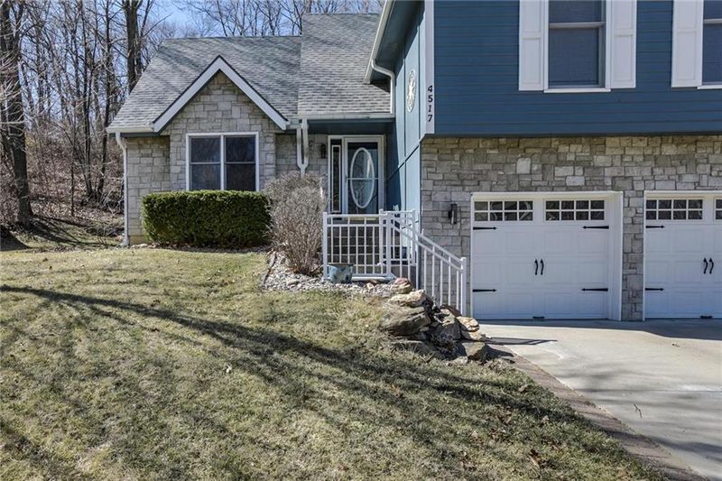 4517 NW Apache Dr, Riverside, MO 64150