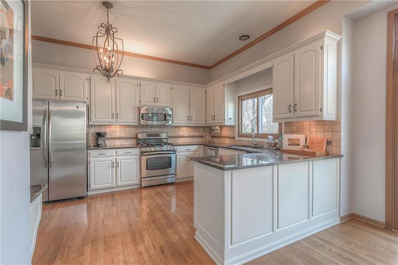 13920 Mackey St, Overland Park, KS 66223