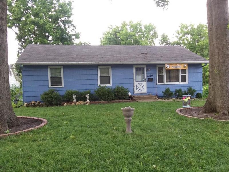 9220 W 80th St, Overland Park, KS 66204