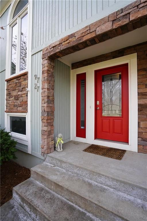 9727 W 115th Ter, Overland Park, KS 66210