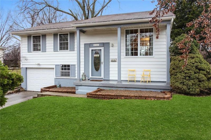 8507 E 93rd Ter, Kansas City, MO 64138