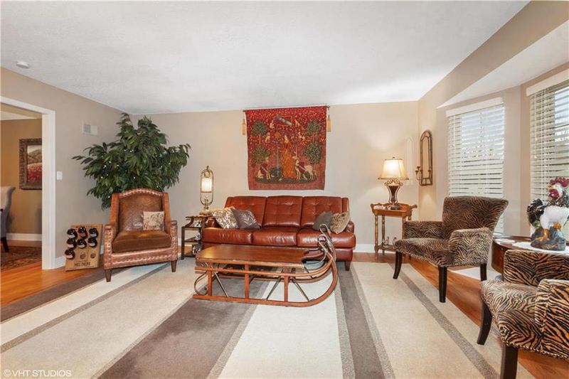 9641 Reeder Pl, Overland Park, KS 66214