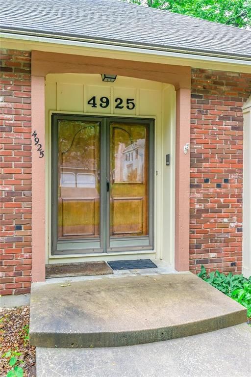 4925 W 97th St, Overland Park, KS 66207