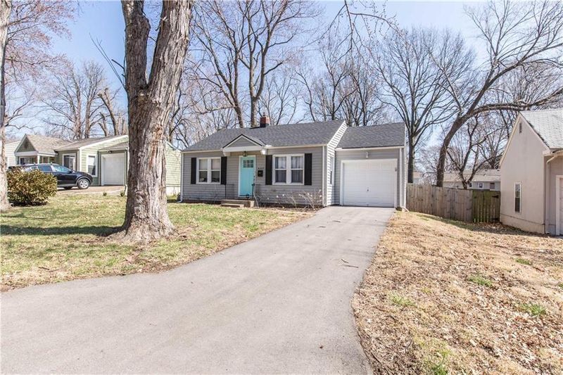 8409 Madison Ave, Kansas City, MO 64114