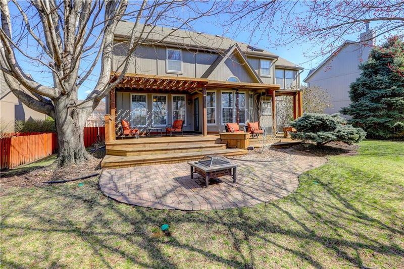 12916 Lucille St, Overland Park, KS 66213