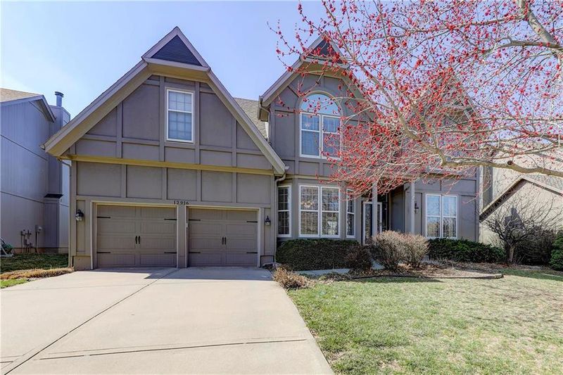 12916 Lucille St, Overland Park, KS 66213