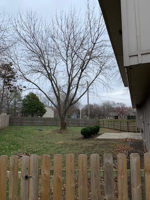 11587 Earnshaw St, Overland Park, KS 66221