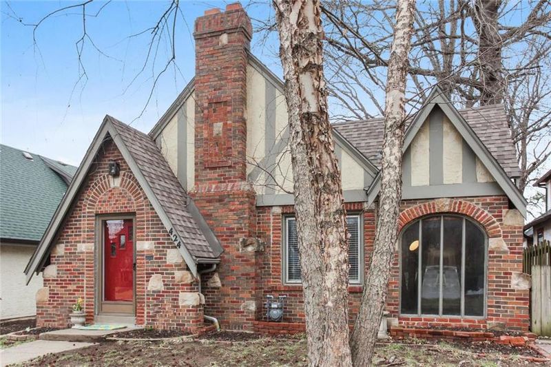 424 E Gregory Blvd, Kansas City, MO 64131