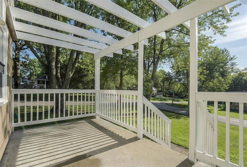 9124 Walnut St, Kansas City, MO 64114