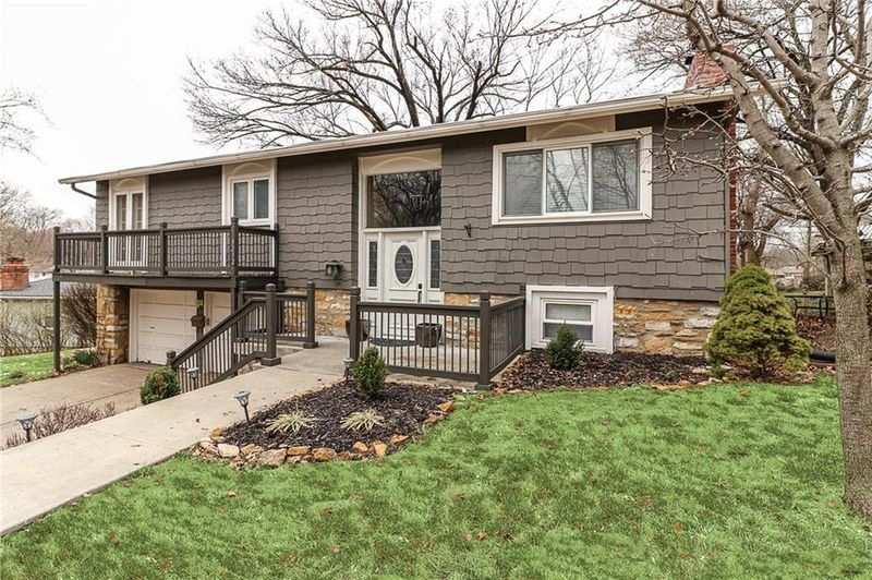 9232 Mastin Dr, Overland Park, KS 66212