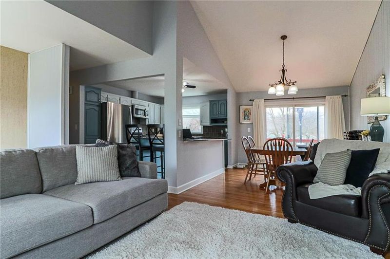 9232 Mastin Dr, Overland Park, KS 66212