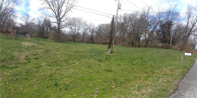 9814 Eastern Ave, Kansas City, MO 64134