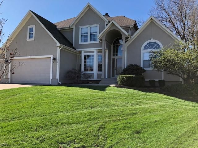 2521 SW Winterbond Cir, Lee's Summit, MO 64081