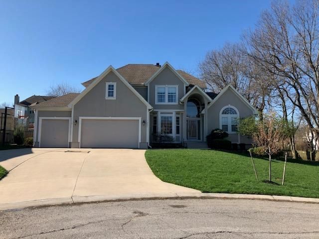 2521 SW Winterbond Cir, Lee's Summit, MO 64081