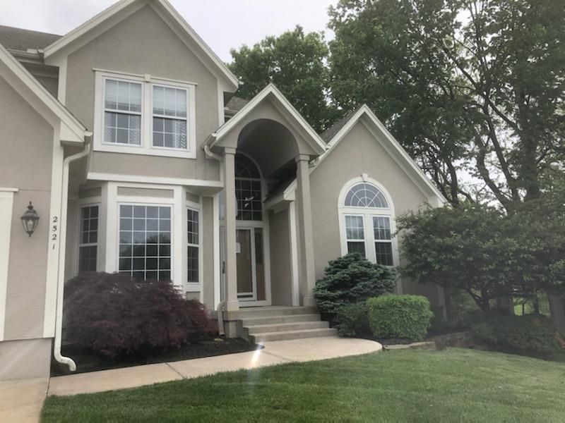 2521 SW Winterbond Cir, Lee's Summit, MO 64081
