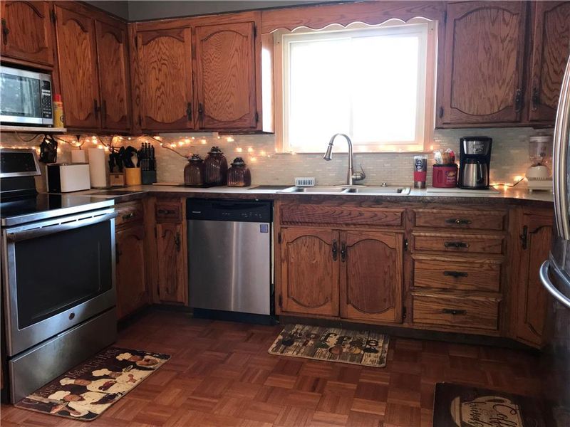 8701 E 74 St, Kansas City, MO 64133