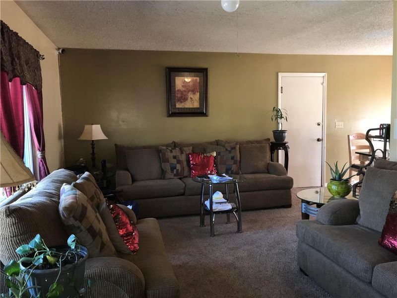 8701 E 74 St, Kansas City, MO 64133