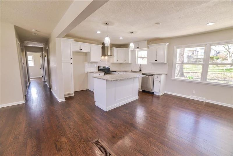6700 Rickey Rd, Kansas City, MO 64133
