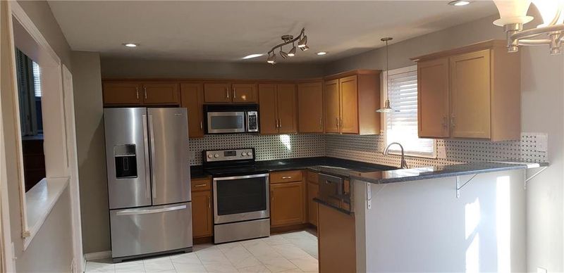 4117 E 74th St, Kansas City, MO 64132