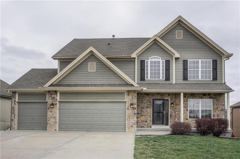 8832 NE 101st St, Kansas City, MO 64157