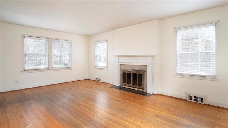 429 E 65th Ter, Kansas City, MO 64131