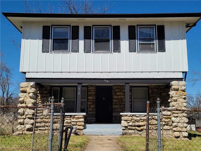 3118 E 52nd St, Kansas City, MO 64130