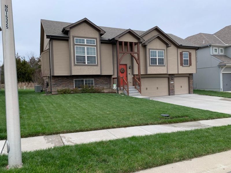 4402 NE 78th St, Kansas City, MO 64119