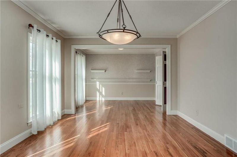 6806 W 101st St, Overland Park, KS 66212