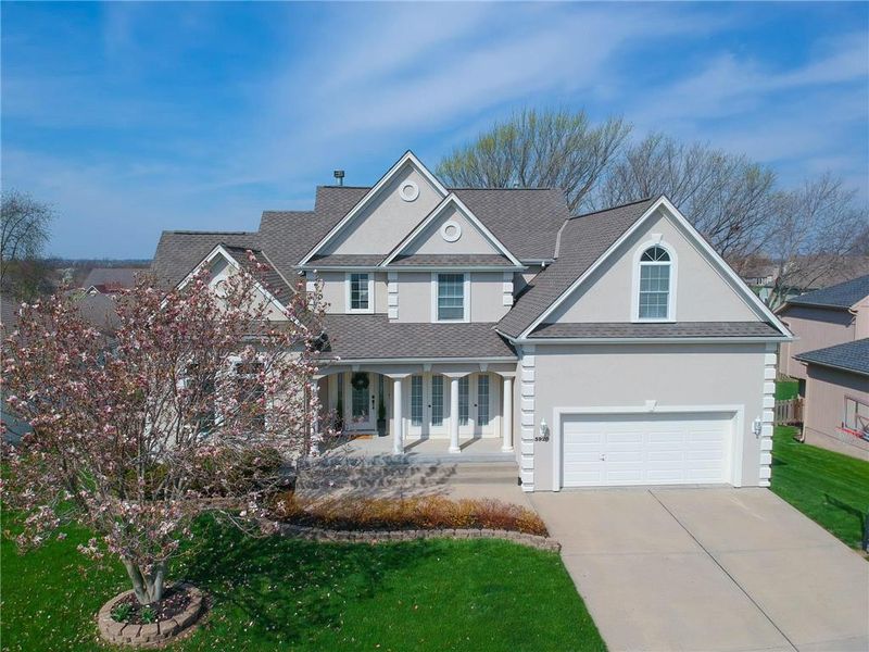 3920 SW Chatham Dr, Lee's Summit, MO 64082