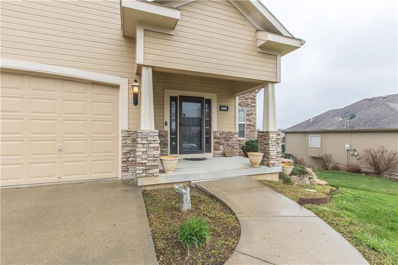 10109 N Lawn Ave, Kansas City, MO 64156
