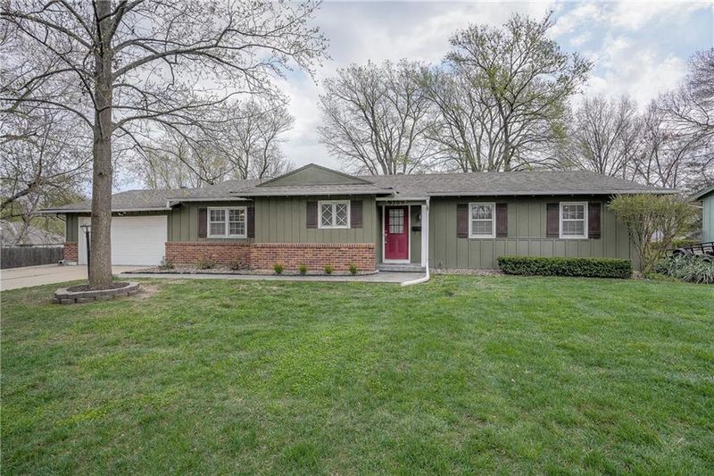 9709 Howe Dr, Overland Park, KS 66206