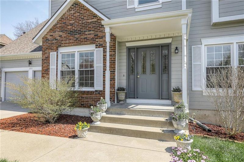 11515 Gillette St, Overland Park, KS 66210