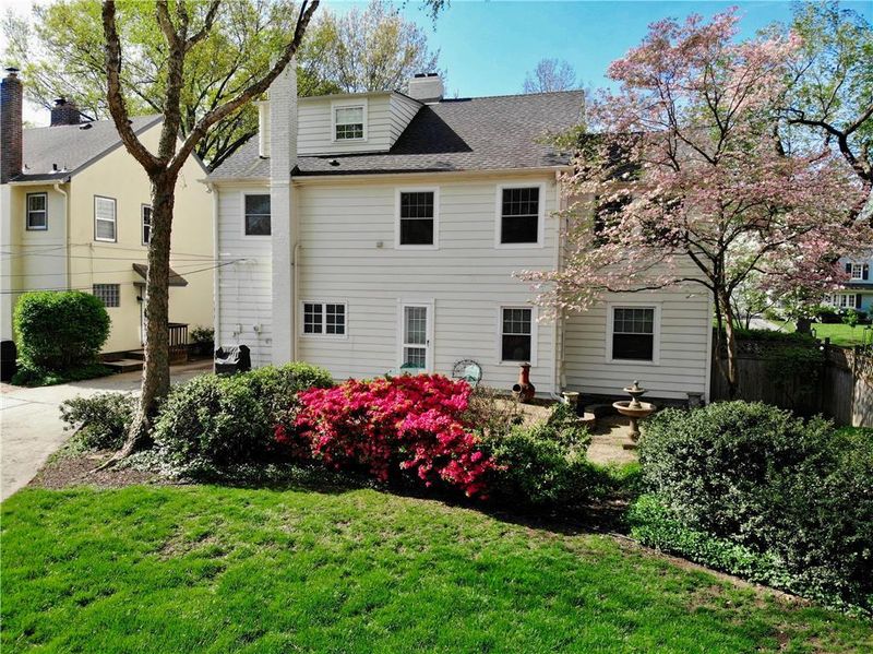 628 Greenway Ter, Kansas City, MO 64113