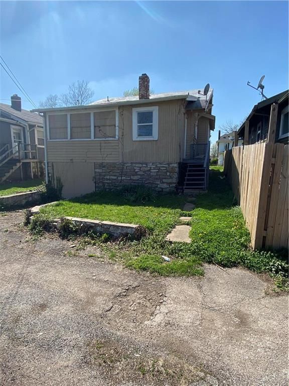 5631 Tracy Ave, Kansas City, MO 64110