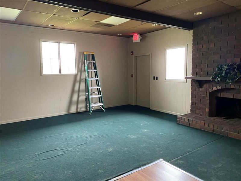 1345 N Jesse James Rd, Excelsior Springs, MO 64024