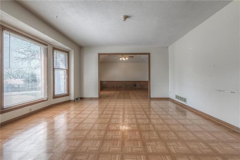 410 E 83rd St, Kansas City, MO 64131