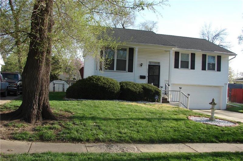 8603 E 91 St, Kansas City, MO 64138